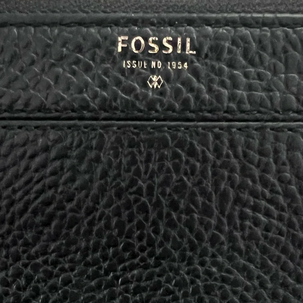 FOSSIL Pebble LEATHER Wallet Black Yellow Tassel Zip A Round Closure No Callouts - Picture 2 of 15